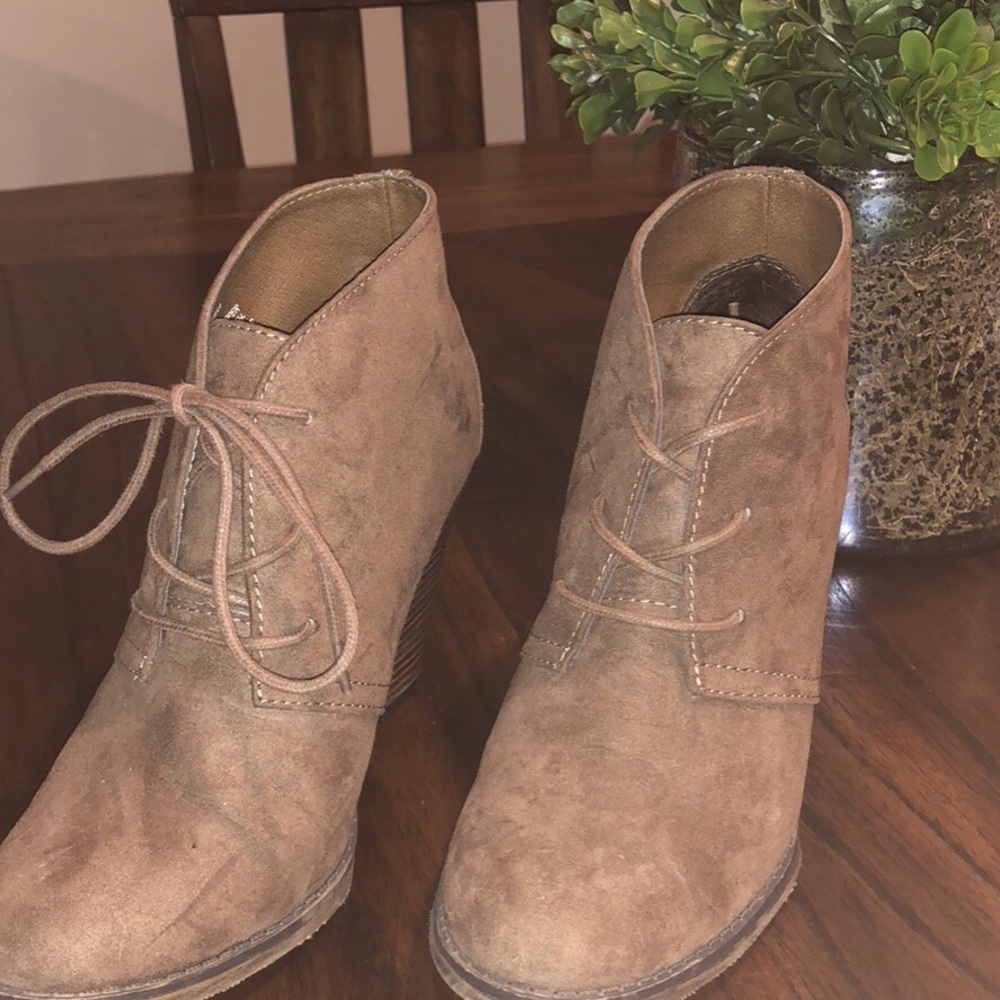 ✨Suede lace up booties✨